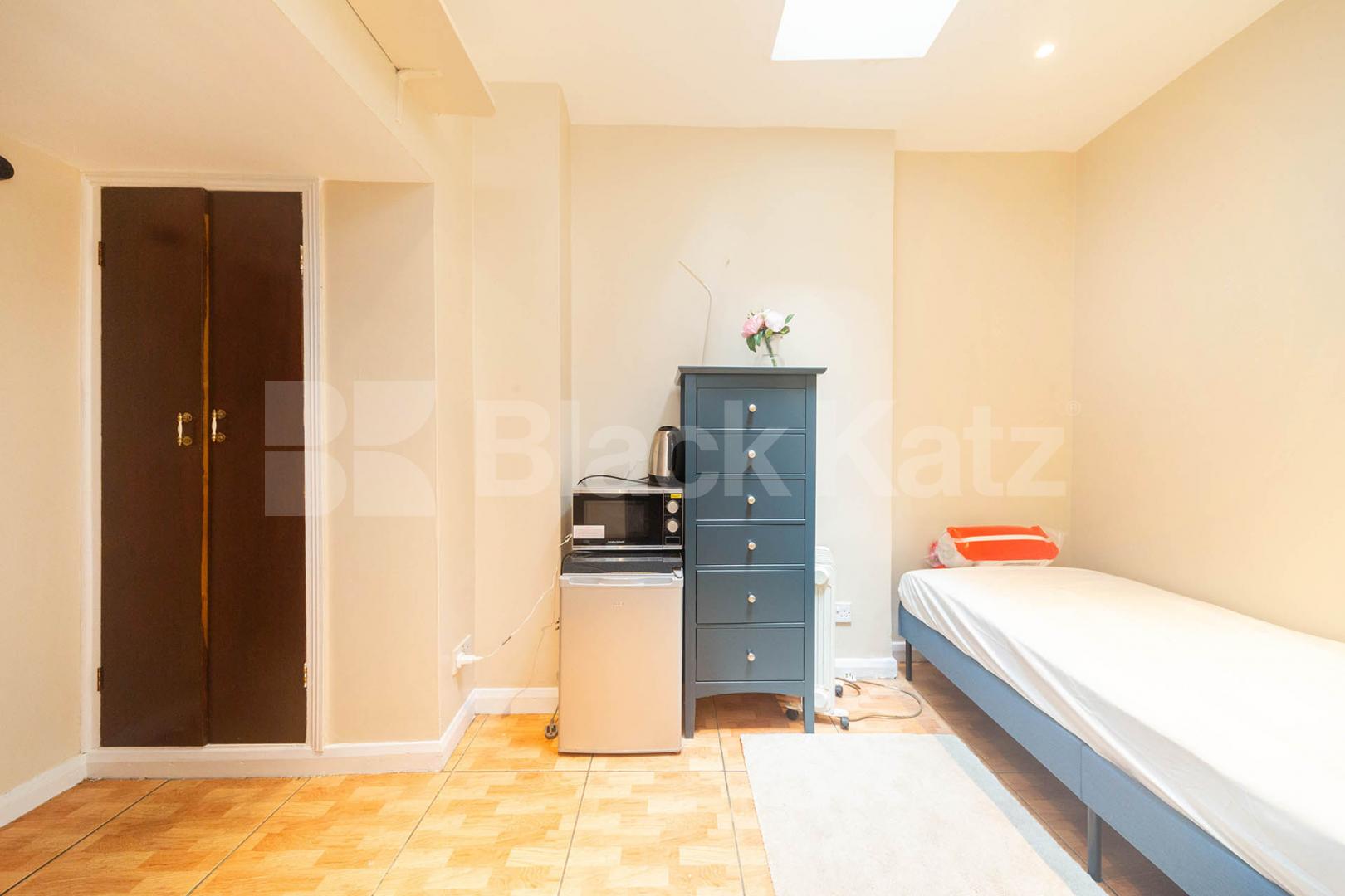 Superbly located studio in amazing location Inc. electricity Cranleigh Street, Camden